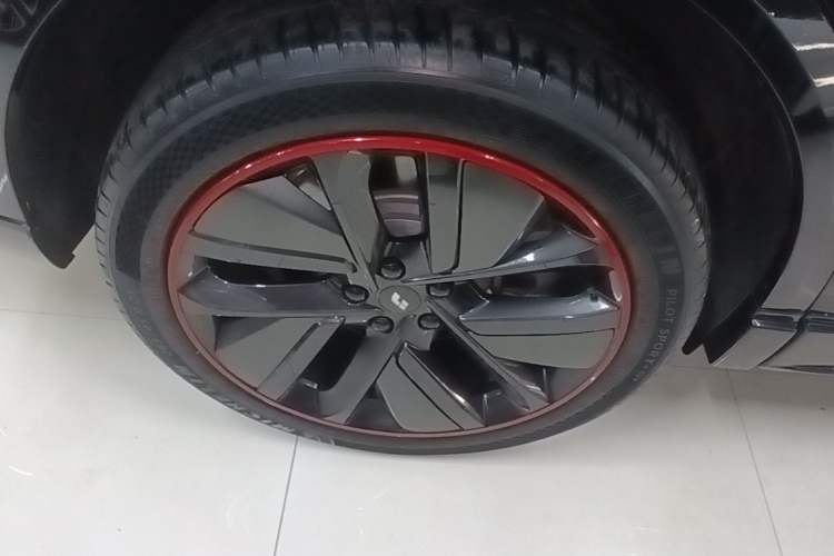 Used Li Auto L9 2022 Max model Right Rear Wheel Hub