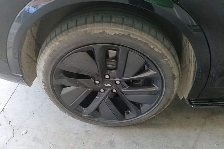 Used Li Auto L9 2022 Max model Right Rear Wheel Hub