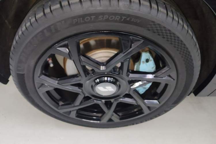 Used Li Auto L9 2022 Max model Right Rear Wheel Hub