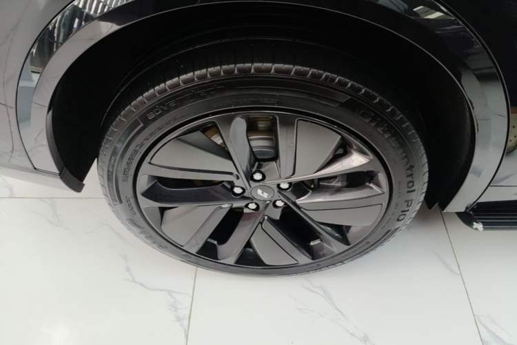 Used Li Auto L9 2022 Max model Right Rear Wheel Hub