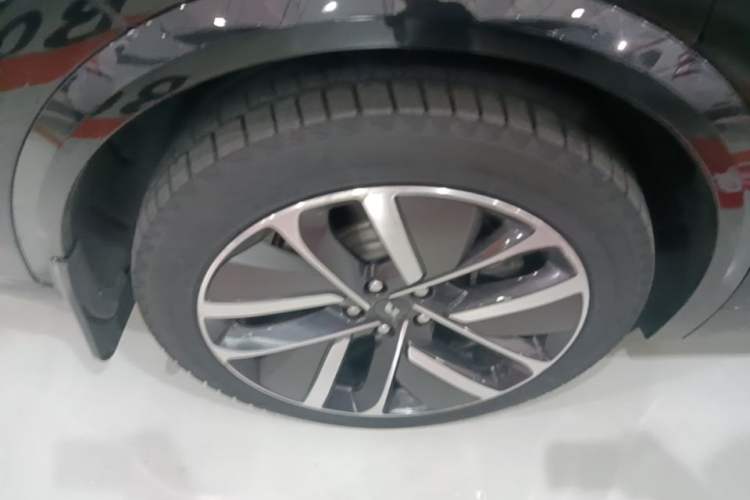 Used Li Auto L9 2022 Max model Right Rear Wheel Hub