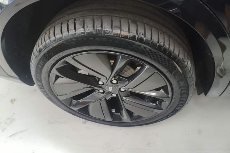 Used Li Auto L9 2022 Max model Right Rear Wheel Hub