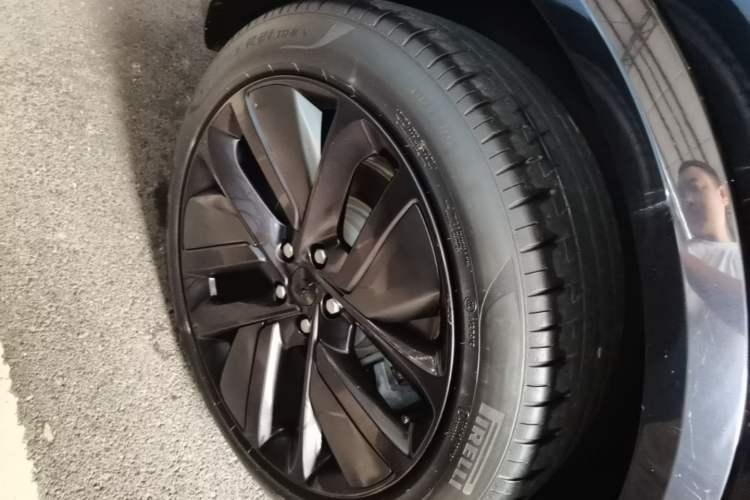 Used Li Auto L9 2022 Max model Right Rear Wheel Hub