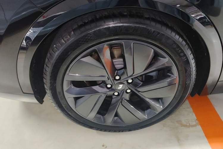 Used Li Auto L9 2022 Max model Right Rear Wheel Hub