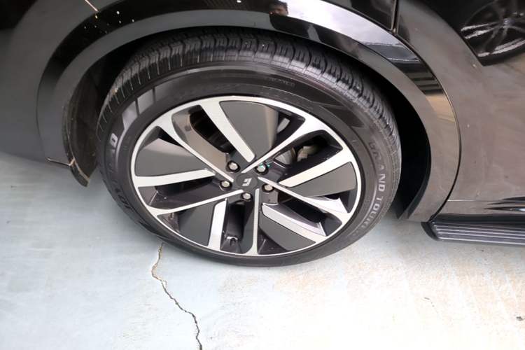 Used Li Auto L9 2022 Max model Right Rear Wheel Hub