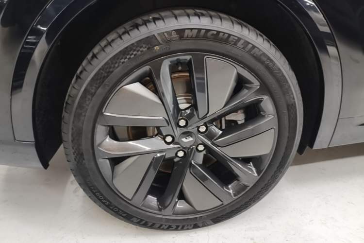 Used Li Auto L9 2022 Max model Right Rear Wheel Hub