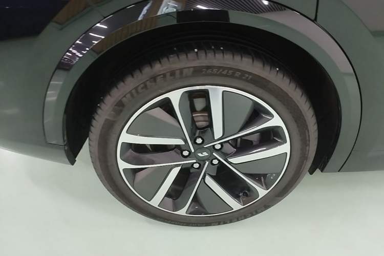 Used Li Auto L9 2022 Max model Right Rear Wheel Hub