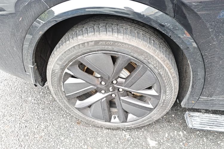 Used Li Auto L9 2022 Max model Right Rear Wheel Hub