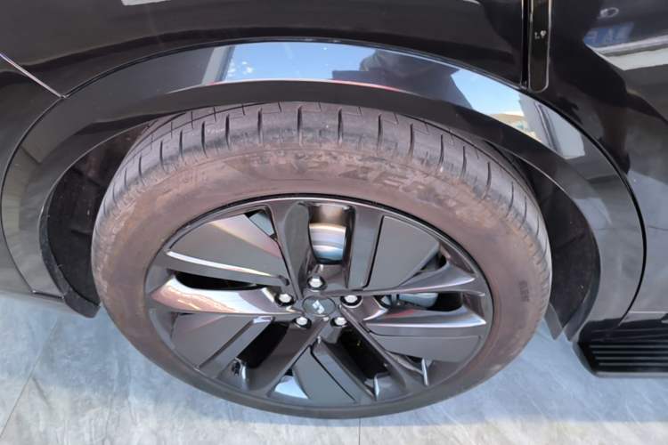 Used Li Auto L9 2022 Max model Right Rear Wheel Hub