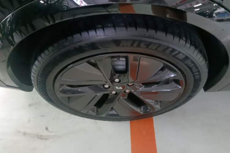 Used Li Auto L9 2022 Max model Right Rear Wheel Hub