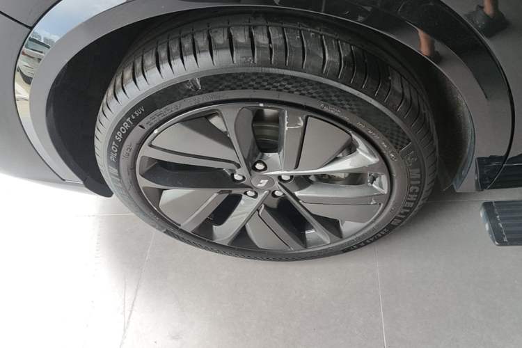 Used Li Auto L9 2022 Max model Right Rear Wheel Hub