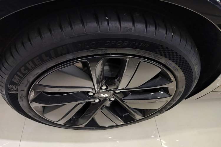 Used Li Auto L9 2022 Max model Right Rear Wheel Hub