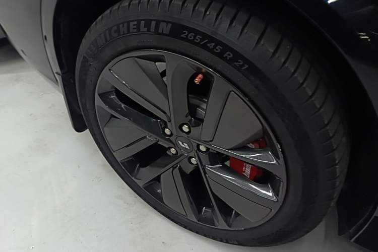 Used Li Auto L9 2022 Max model Right Rear Wheel Hub