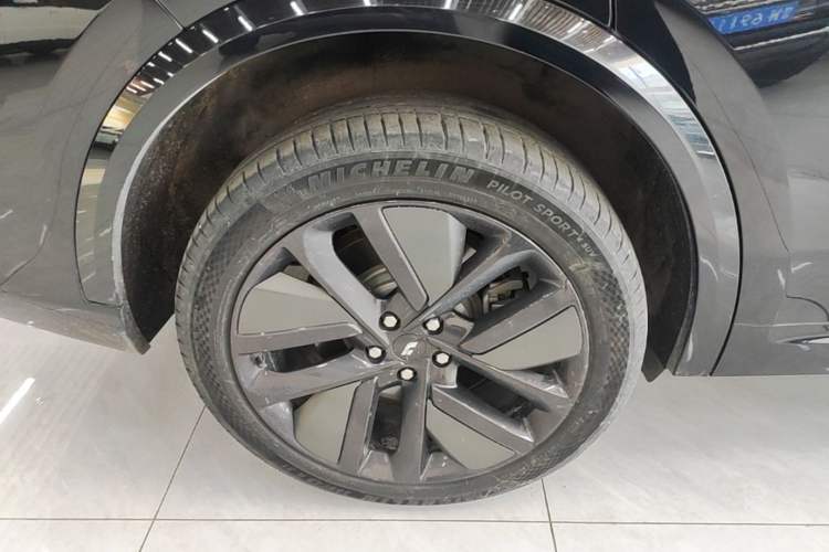 Used Li Auto L9 2022 Max model Right Rear Wheel Hub