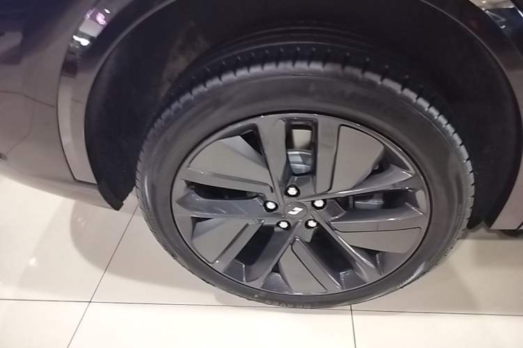 Used Li Auto L9 2022 Max model Right Rear Wheel Hub