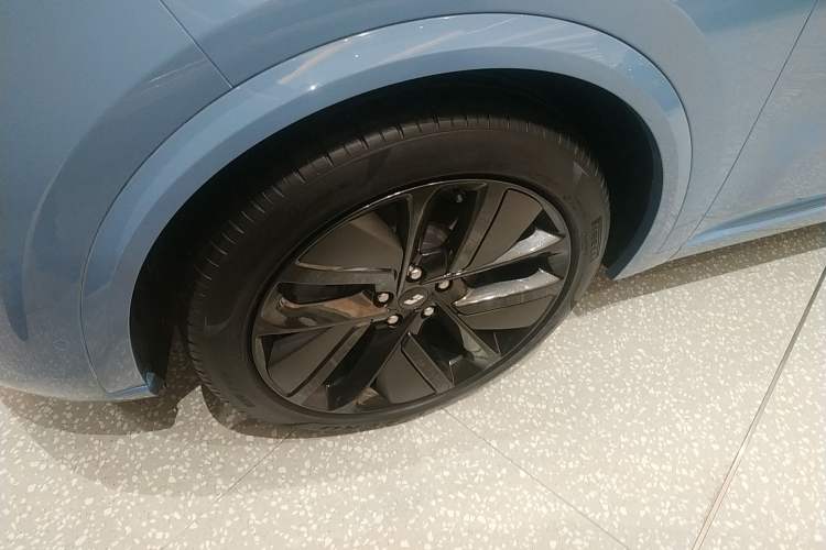 Used Li Auto L9 2022 Max model Exterior 4