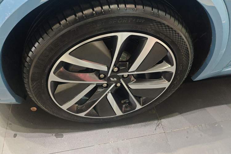 Used Li Auto L9 2022 Max model Exterior 4