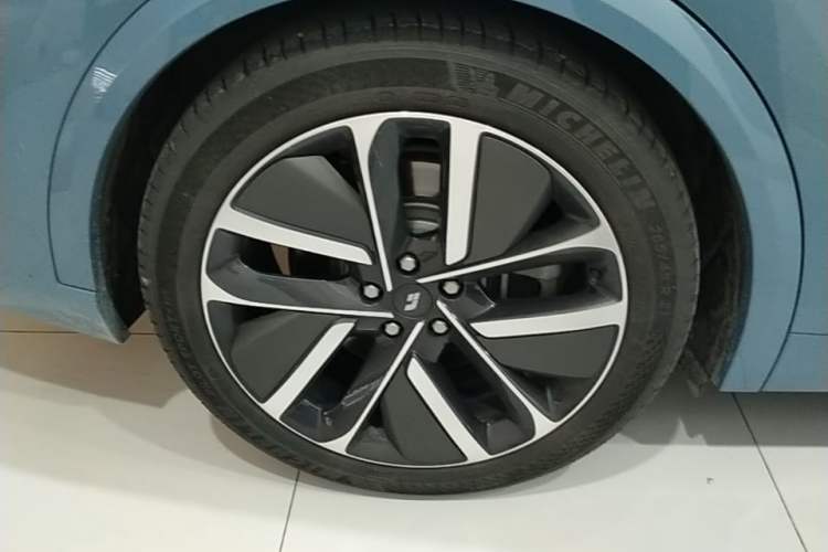 Used Li Auto L9 2022 Max model Exterior 5