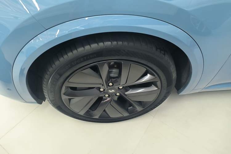 Used Li Auto L9 2022 Max model Left Front Wheel Hub