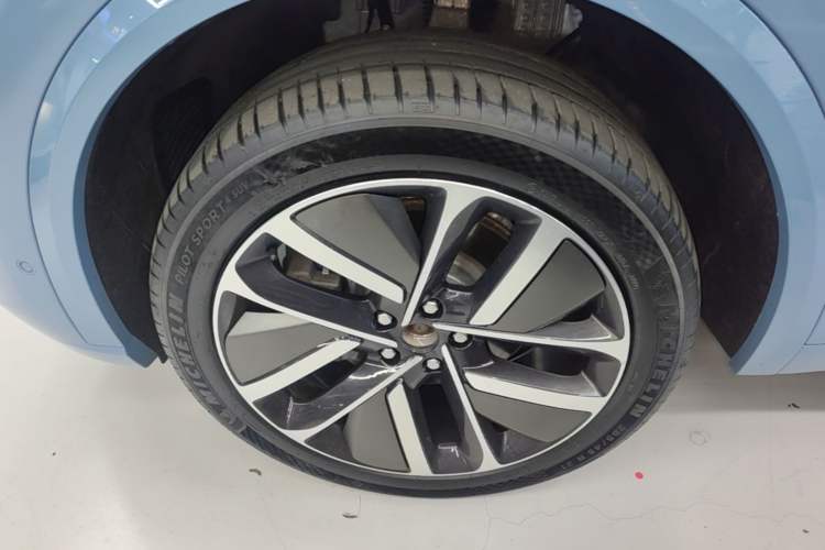 Used Li Auto L9 2022 Max model Left Front Wheel Hub