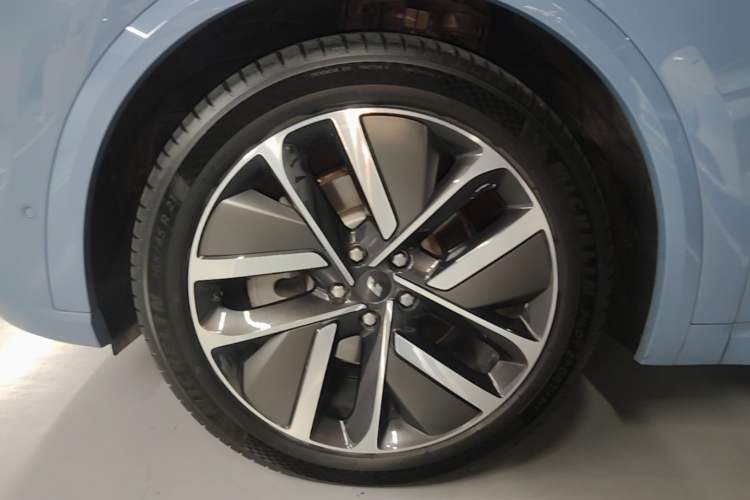 Used Li Auto L9 2022 Max model Left Front Wheel Hub