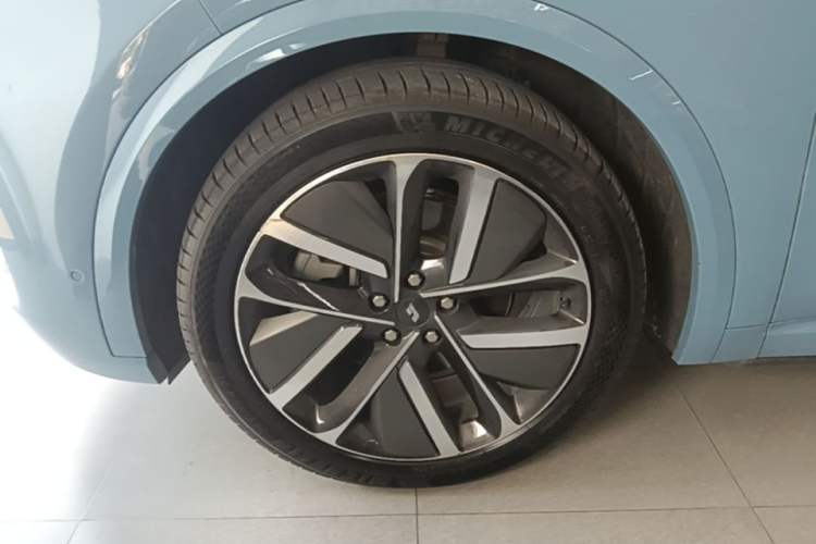 Used Li Auto L9 2022 Max model Left Front Wheel Hub