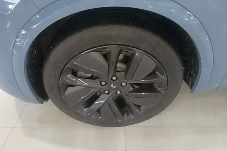 Used Li Auto L9 2022 Max model Left Front Wheel Hub