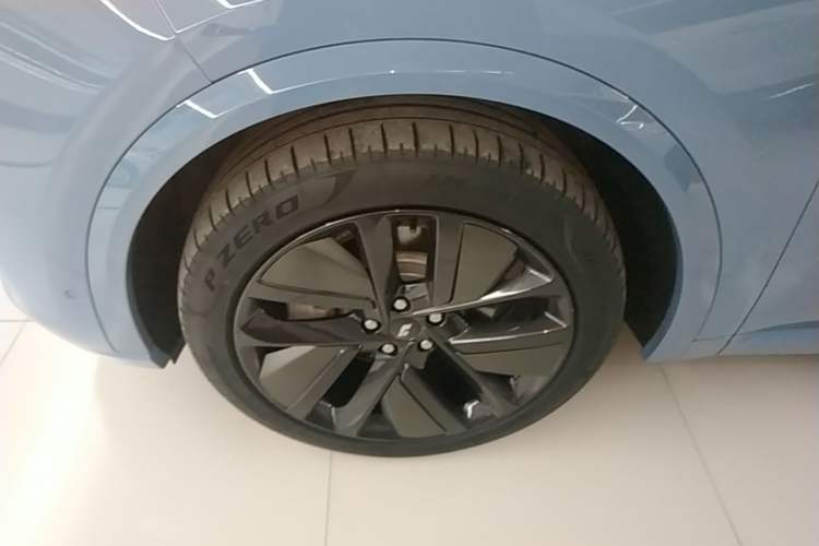 Used Li Auto L9 2022 Max model Left Front Wheel Hub