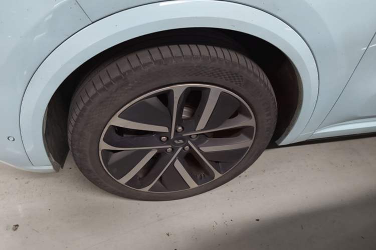 Used Li Auto L9 2022 Max model Left Front Wheel Hub