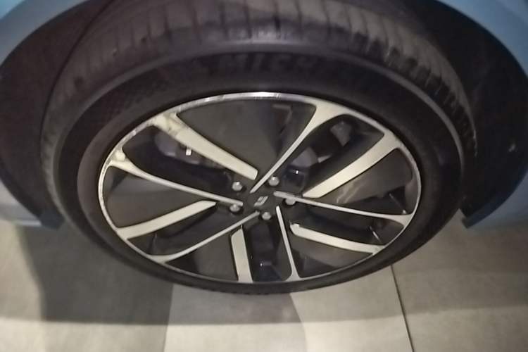 Used Li Auto L9 2022 Max model Left Front Wheel Hub