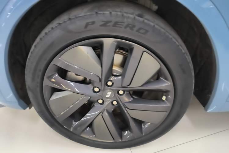 Used Li Auto L9 2022 Max model Left Front Wheel Hub