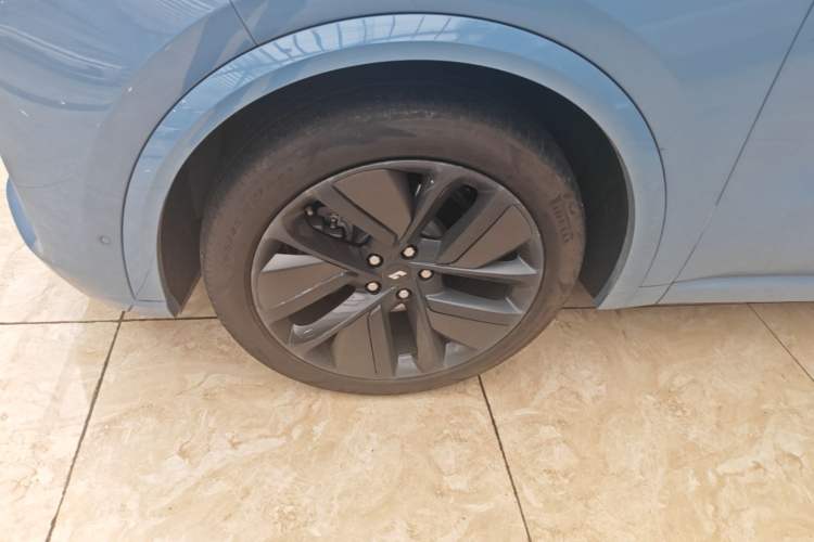 Used Li Auto L9 2022 Max model Left Front Wheel Hub