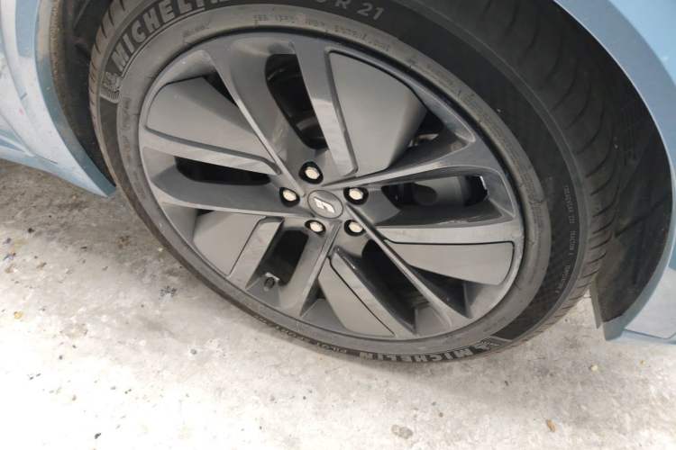 Used Li Auto L9 2022 Max model Right Front Wheel Hub