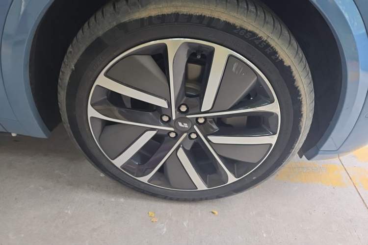 Used Li Auto L9 2022 Max model Right Front Wheel Hub