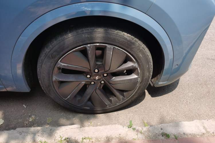 Used Li Auto L9 2022 Max model Right Front Wheel Hub