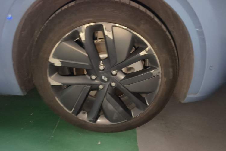 Used Li Auto L9 2022 Max model Right Front Wheel Hub