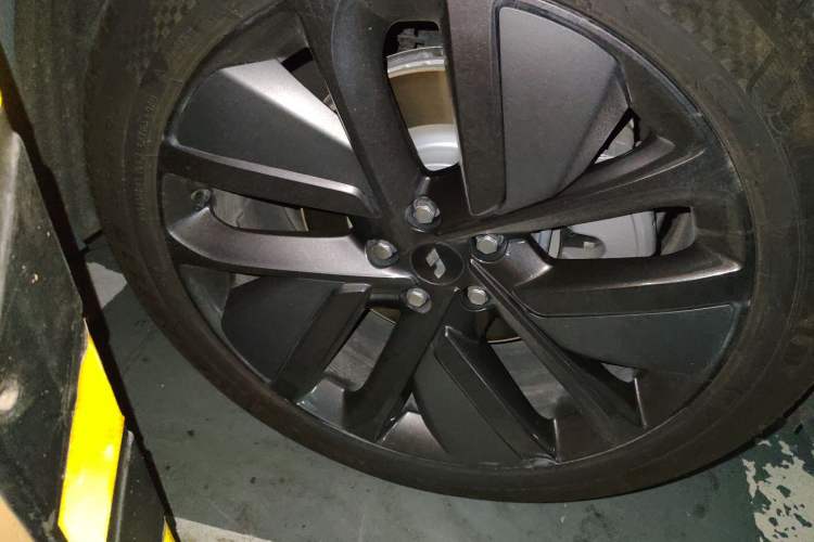 Used Li Auto L9 2022 Max model Right Front Wheel Hub