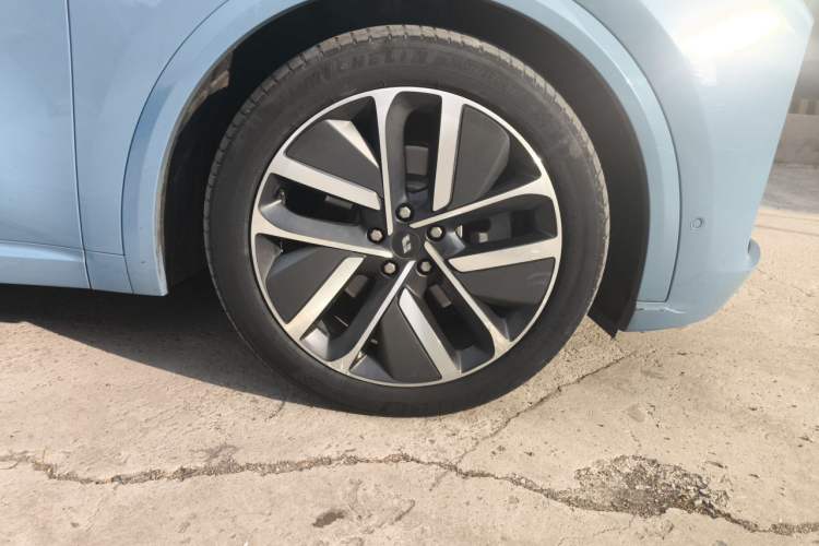 Used Li Auto L9 2022 Max model Right Front Wheel Hub