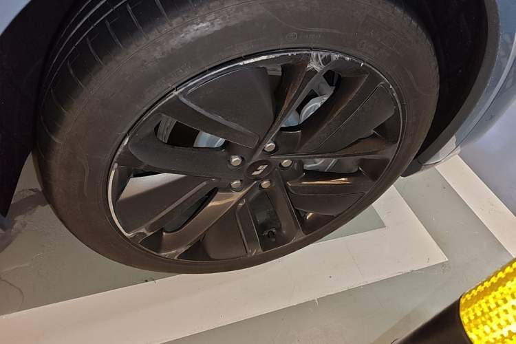 Used Li Auto L9 2022 Max model Right Front Wheel Hub