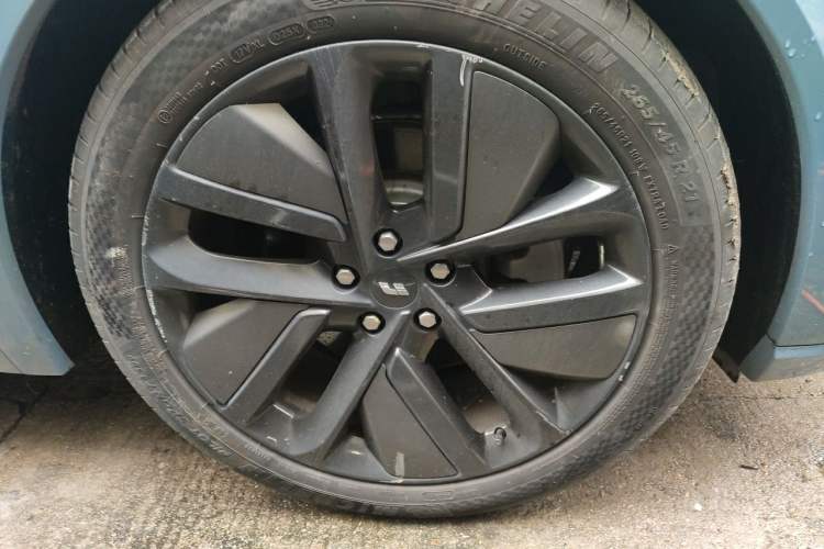 Used Li Auto L9 2022 Max model Right Front Wheel Hub