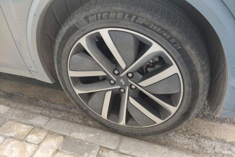 Used Li Auto L9 2022 Max model Right Front Wheel Hub