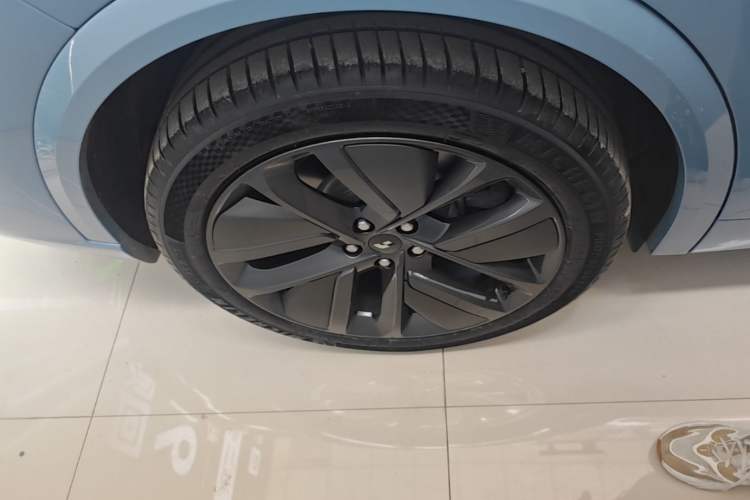 Used Li Auto L9 2022 Max model Right Rear Wheel Hub