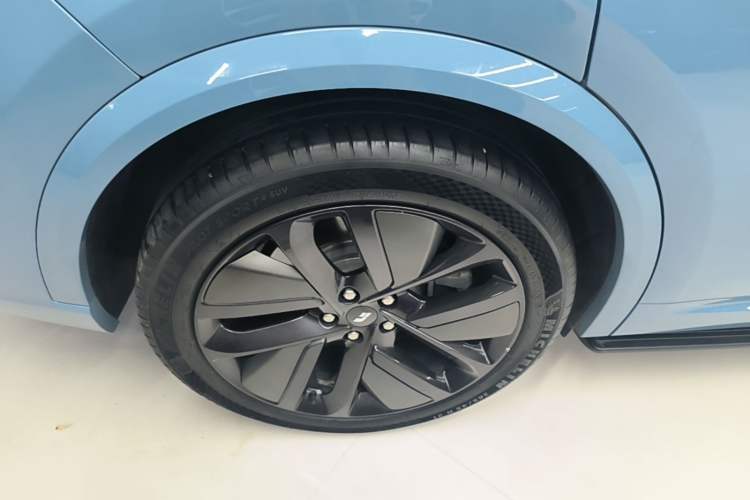 Used Li Auto L9 2022 Max model Right Rear Wheel Hub