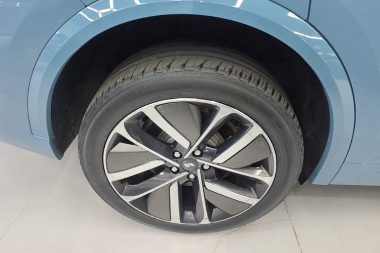 Used Li Auto L9 2022 Max model Right Rear Wheel Hub
