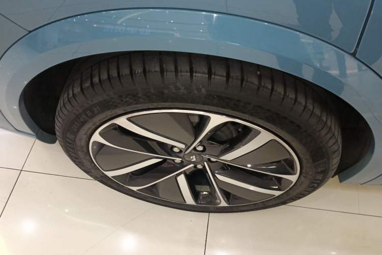 Used Li Auto L9 2022 Max model Right Rear Wheel Hub