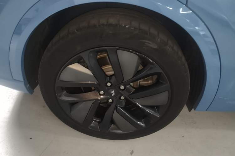 Used Li Auto L9 2022 Max model Right Rear Wheel Hub