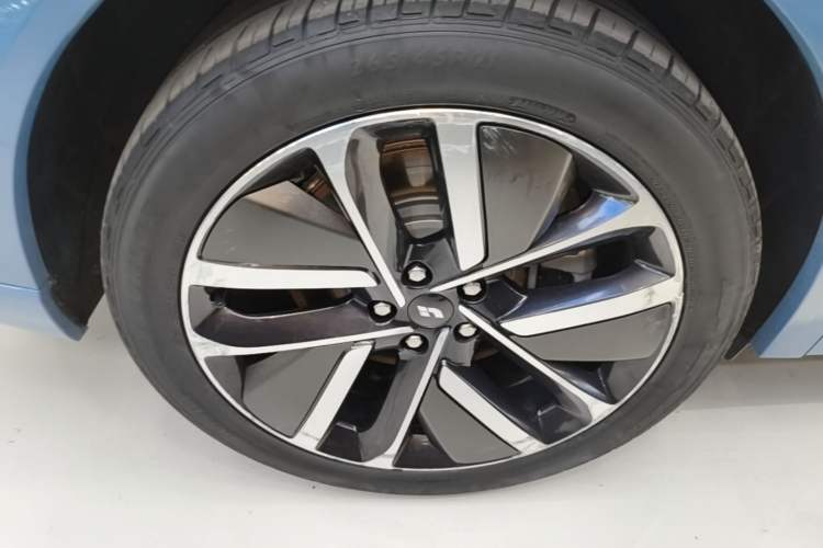 Used Li Auto L9 2022 Max model Right Rear Wheel Hub