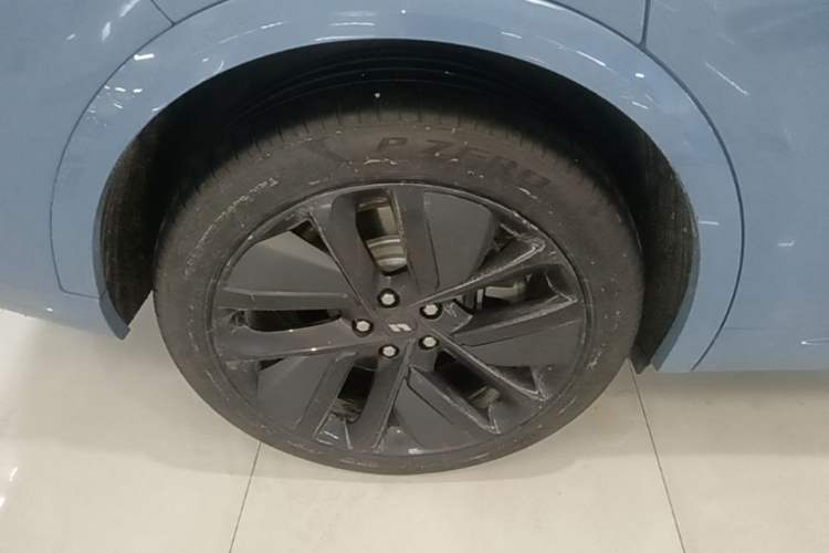Used Li Auto L9 2022 Max model Right Rear Wheel Hub