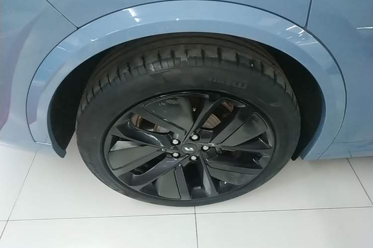 Used Li Auto L9 2022 Max model Right Rear Wheel Hub