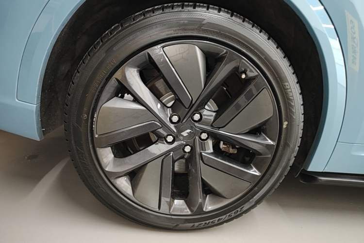 Used Li Auto L9 2022 Max model Right Rear Wheel Hub